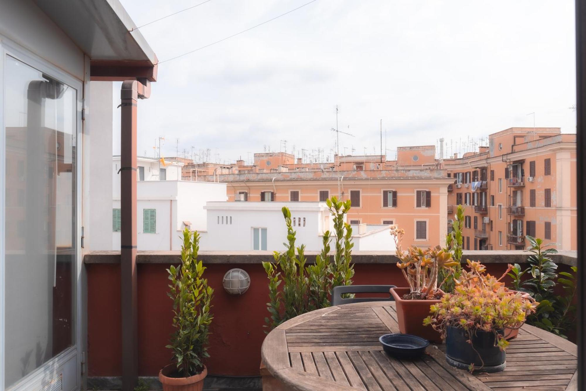 Attic With Terrace In San Lorenzo Apartment Rom