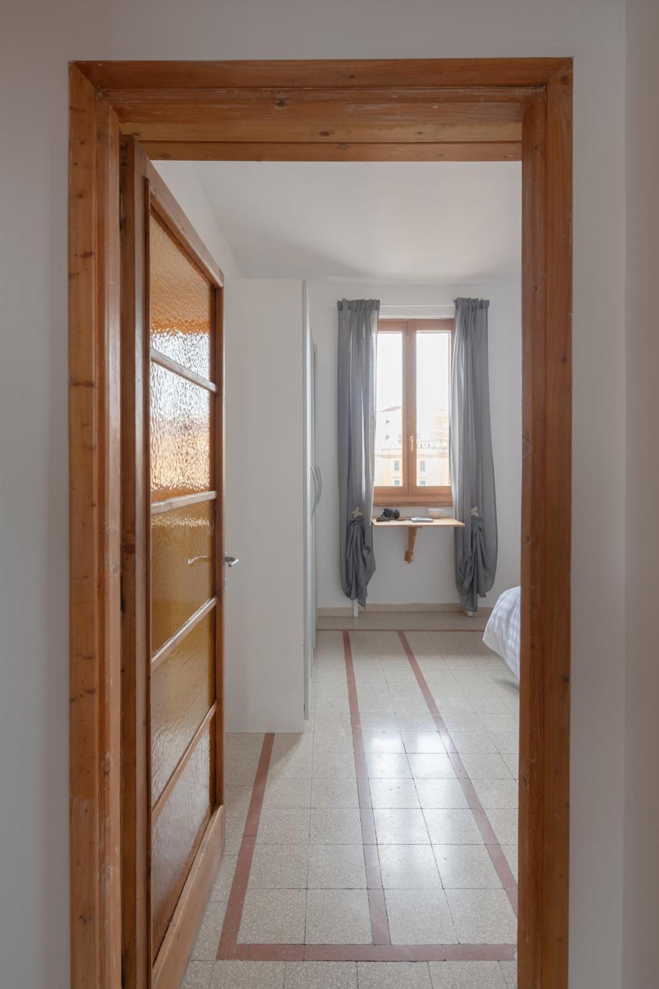 Apartment Attic With Terrace In San Lorenzo Rom